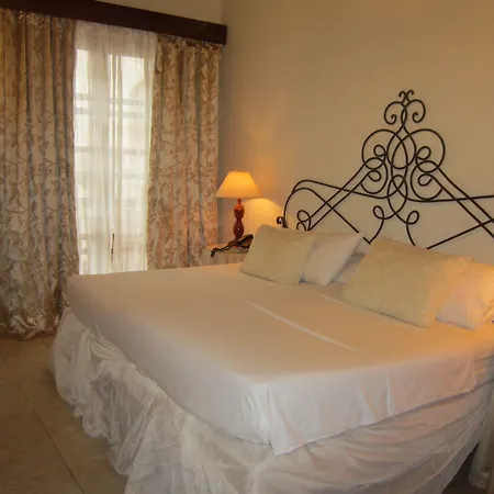 Casa India Catalina Hotel